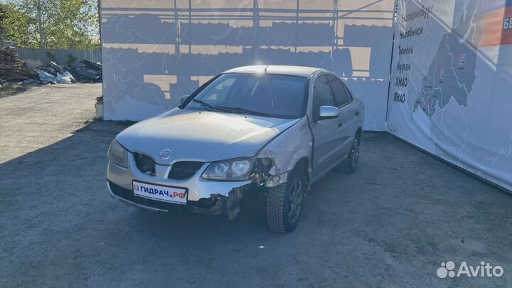 Рейка топливная (рампа) Nissan Almera (N16) 17520