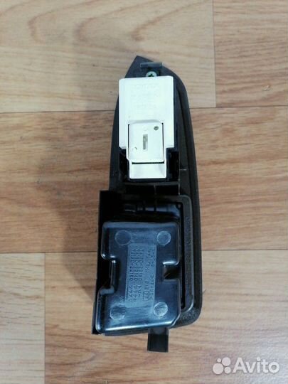 Кнопка стеклоподъемника задняя правая Toyota Mark