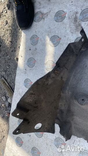 Подкрылок передний Лев. 51717186723 бмв 5 серия