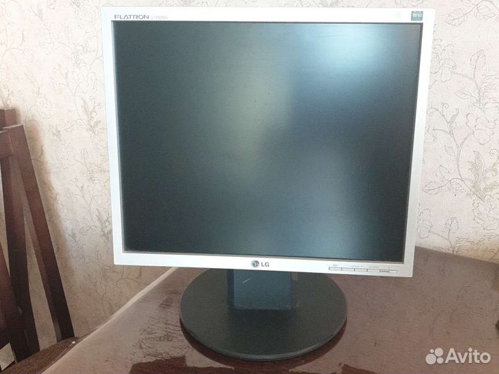 Монитор LG 17 диагональ