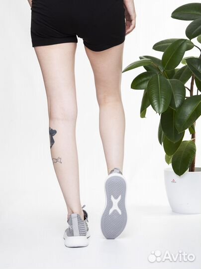 Кроссовки новые