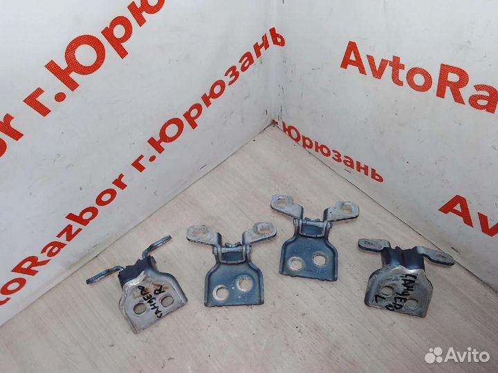 Петли дверей Renault Sandero