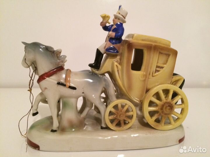 Статуэтка фарфоровая 