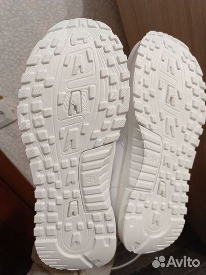 Кроссовки новые весна осень