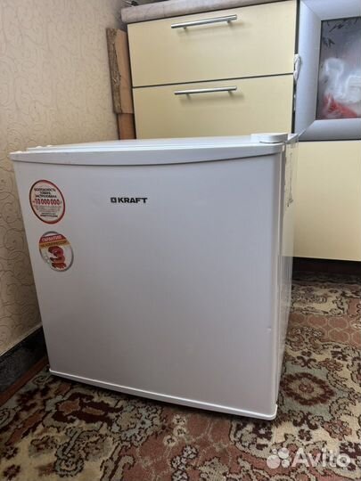 Минихолодильник с морозильной