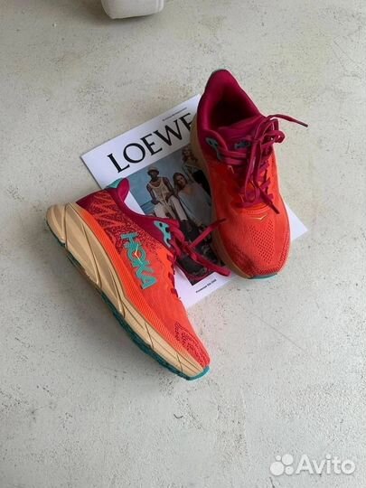 Кроссовки hoka