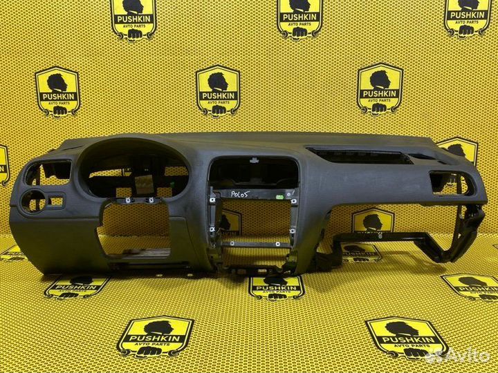 Торпедо Volkswagen Polo