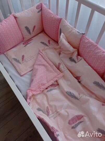 Комплект в детскую кроватку бортики новый