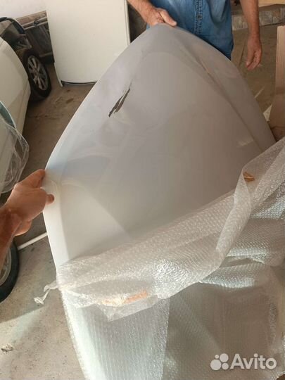 Капот на Весту оригинал