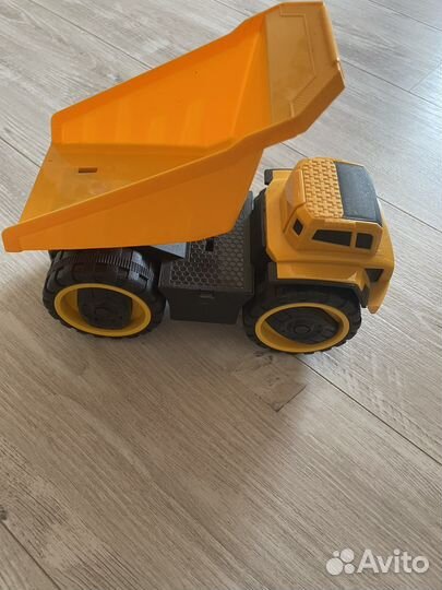 Игрушка самосвал