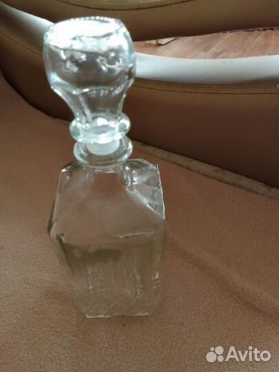 Графин с крышкой