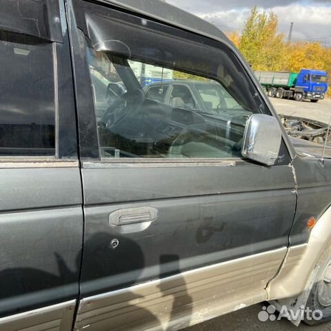 Дверь передняя правая Mitsubishi Pajero / Montero