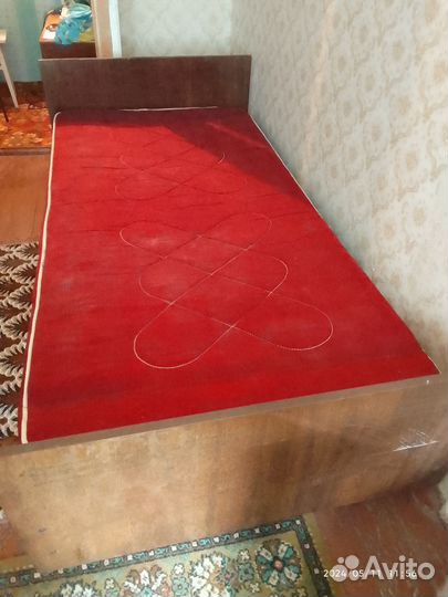Кровать и диванчик