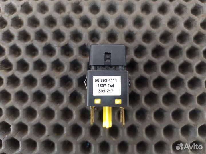 1697144 Кнопка усиленного движения Daf XF105