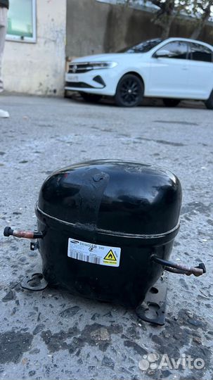 Продаю компрессор (мотор) на холодильник