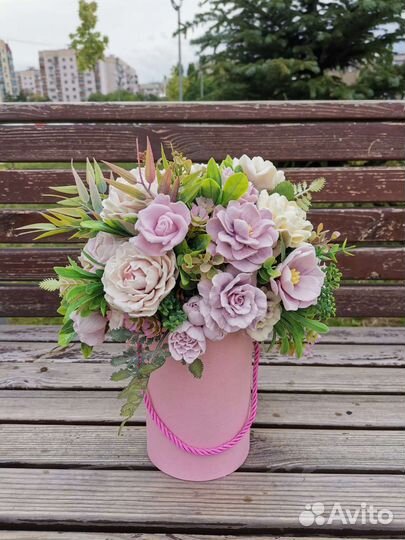 Букет из мыла в шляпной коробке