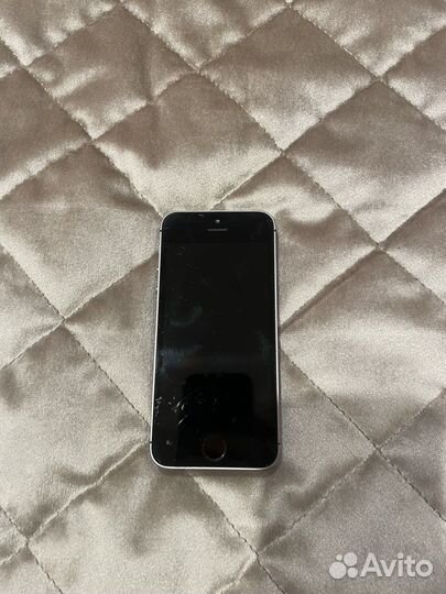 iPhone SE, 64 ГБ