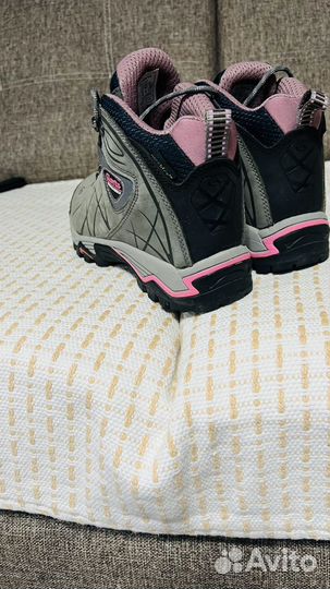 Походные ботинки