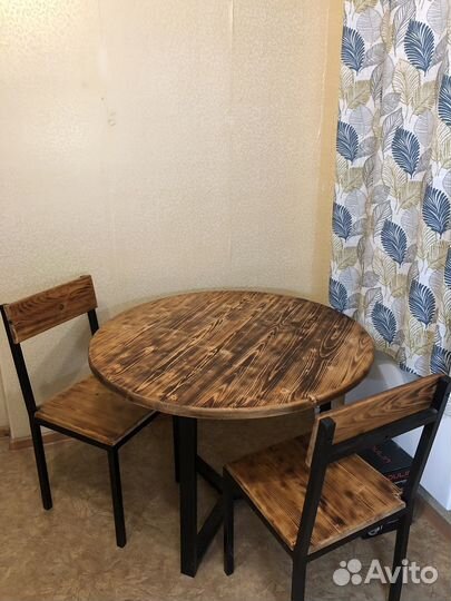 Стол и стулья