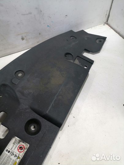 Накладка передней панели замка капота