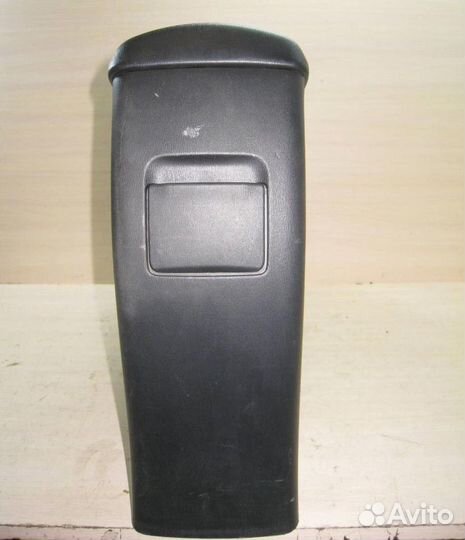 Консоль центральная с подлокотником Toyota Avensi