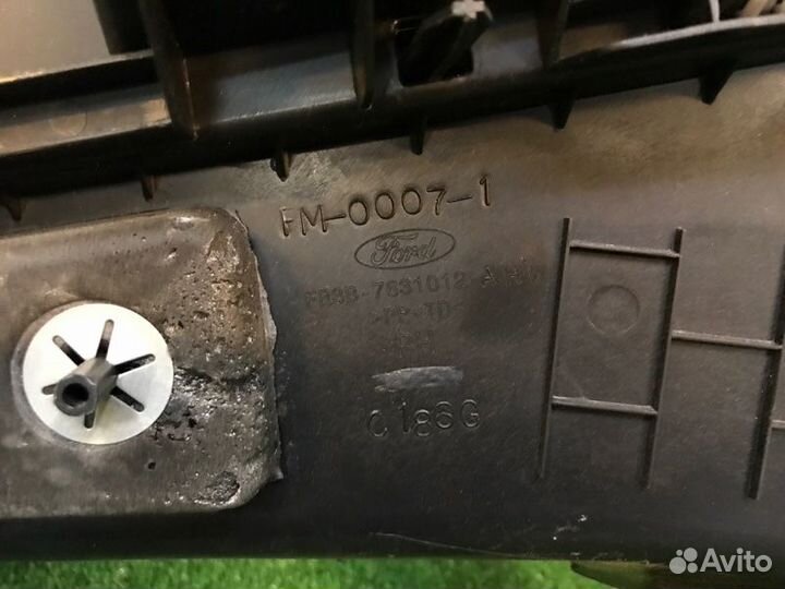 Обшивка салона задняя правая Ford Mustang