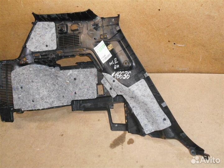 Обшивка багажника - боковая обивка правая Toyota