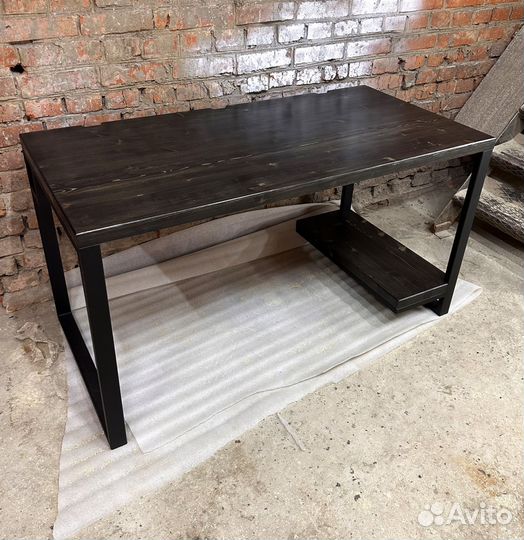 Компьютерный стол с местом под провода лофт