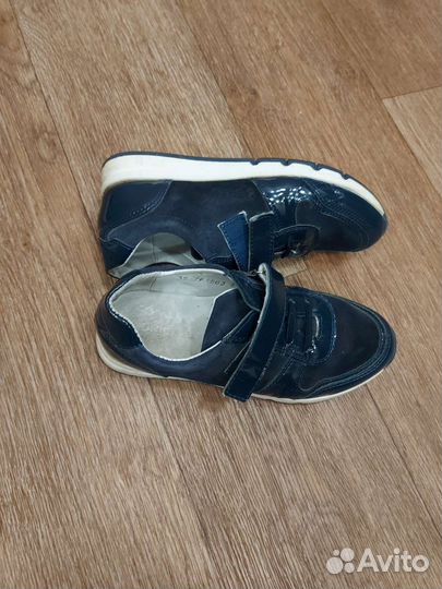 Кроссовки для девочки