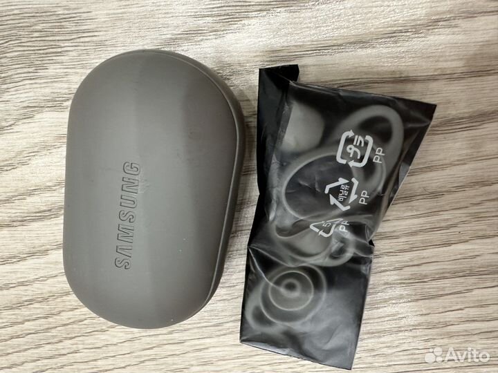 Беспроводные наушники Samsung Gear IconX