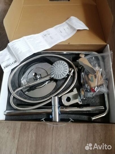 Смеситель для ванны с душем новый trigor