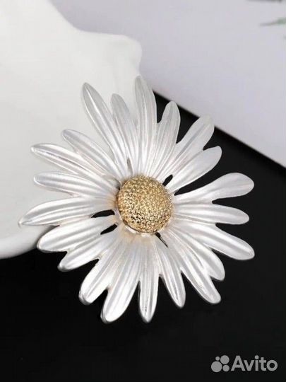 Брошь ромашка по мотивам gucci