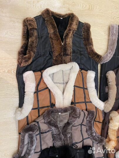 Кожаные меховые безрукавки из овчины