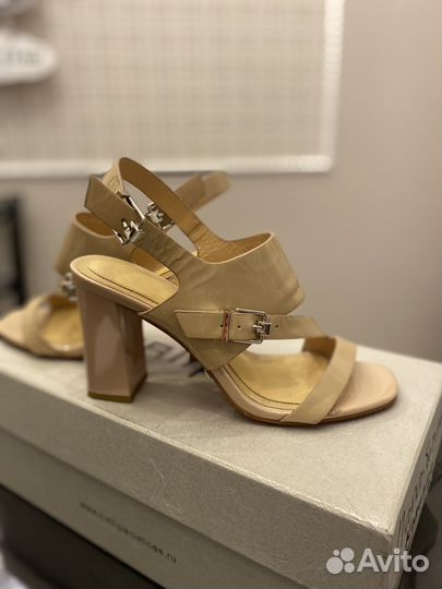 Босоножки женские 36 размер лакированная кожа