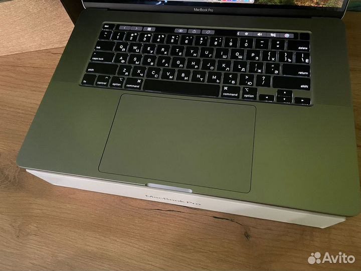 Macbook pro 16 2019 i7 16/512 Новый АКБ