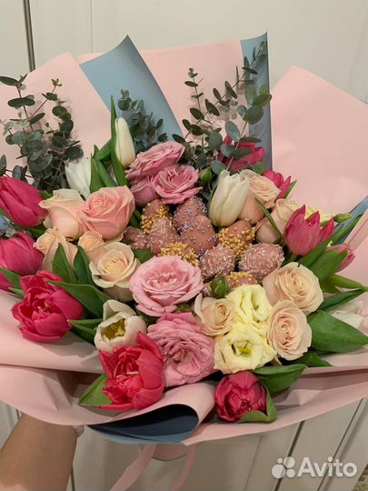 Шикарные букеты из клубники в шоколаде