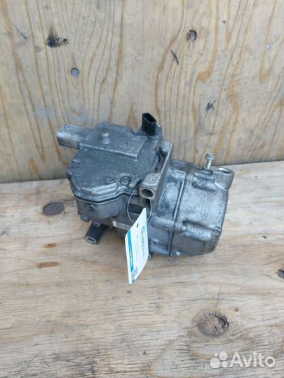 Компрессор кондиционера Toyota Prius 3 ZVW30
