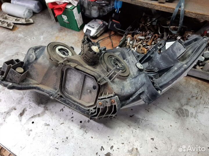 Фара правая Тойота королла 2011 год