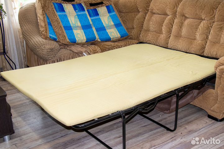 Угловой диван в гостиную