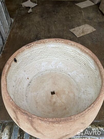 Большой цветочный горшок