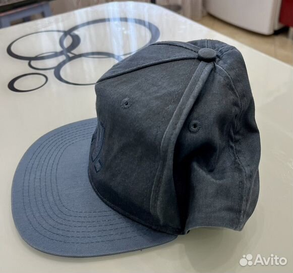 Бейсболка с прямым козырьком