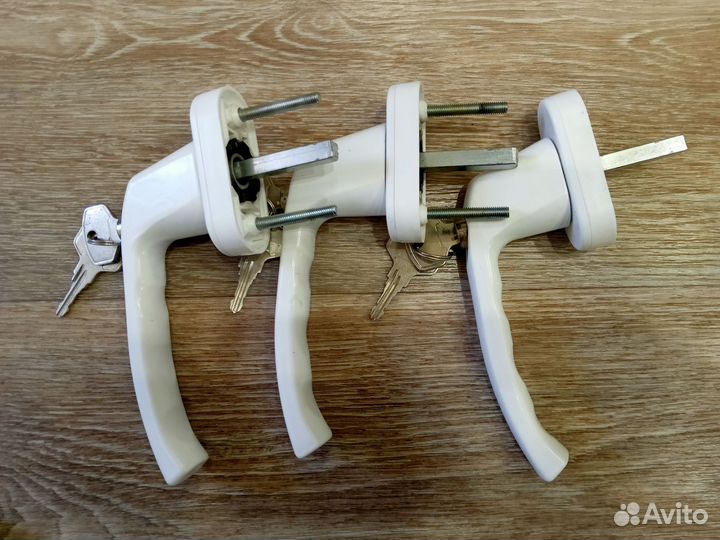 Ручка оконная с замком