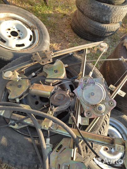 Стеклоподъëмник