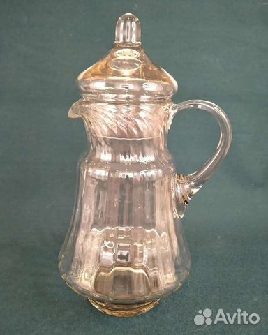 Стеклянный кувшин с крышкой