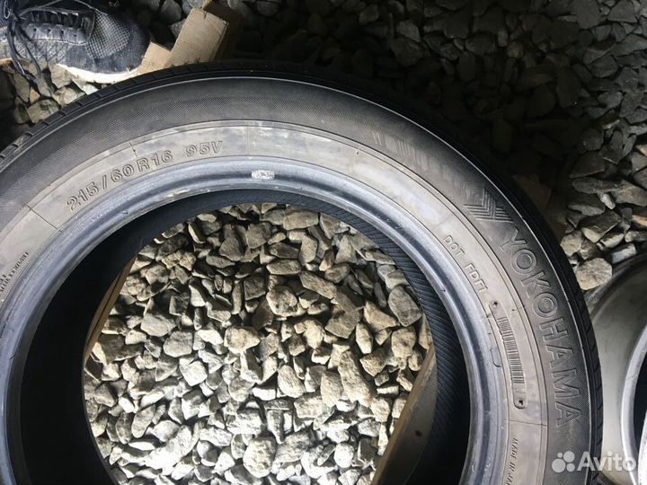 Yokohama dB Decibel E70B 215/60 R16