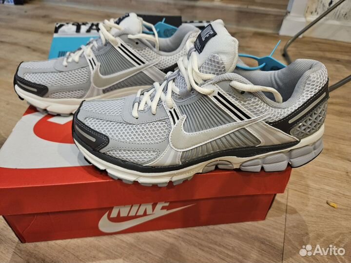 Кроссовки Nike Zoom Vomero 5 размер 42