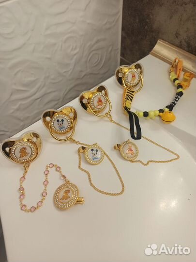 Соски вини пух микимаус король лев