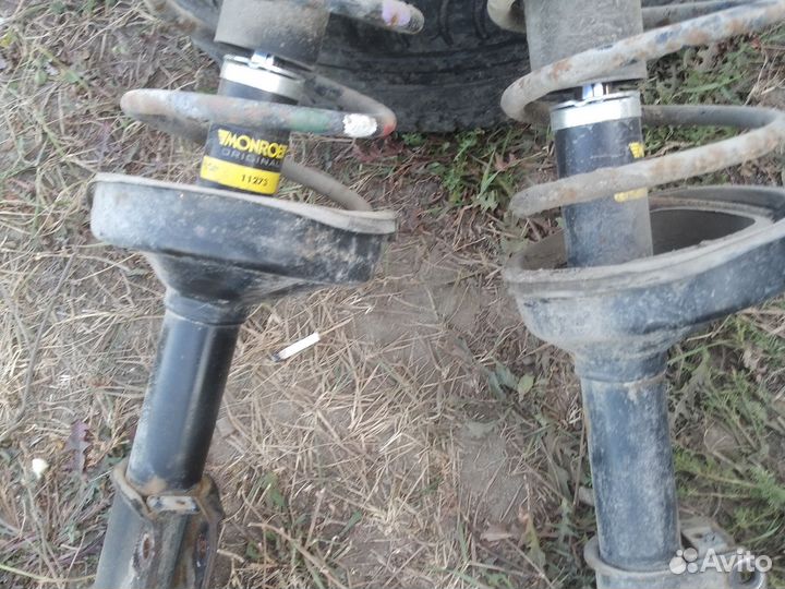 Поворотный кулак Renault Megan Renault Symbol