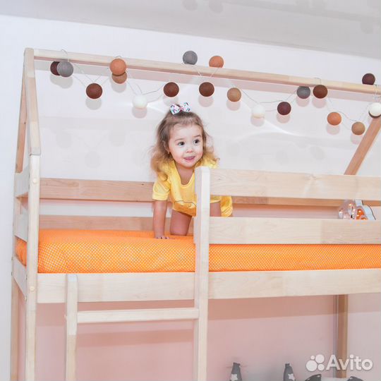 Двухъярусная кровать