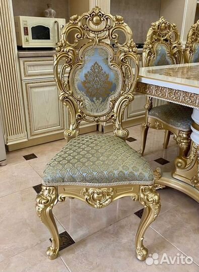 Обеденный стол и стулья